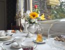 breakfast service table