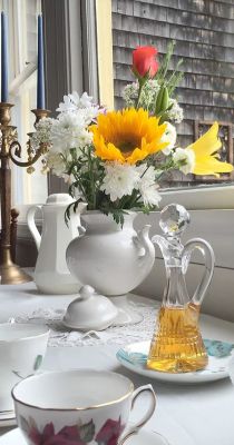 breakfast service table